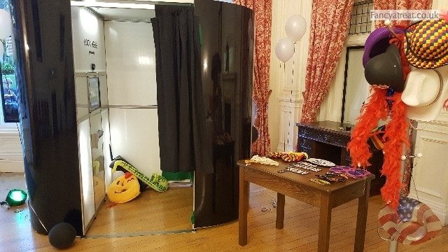 Oval Booth