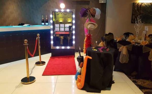Mirror Booth with red carpet welovebooths Mirror Booth with red carpet welovebooths
