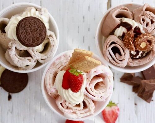 Ice Cream Rolls served fresh for Weddings